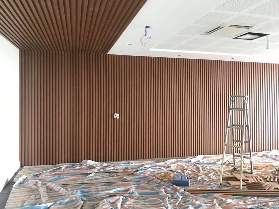 Cách phối màu tấm ốp tường và rèm cửa trong không gian nhỏ